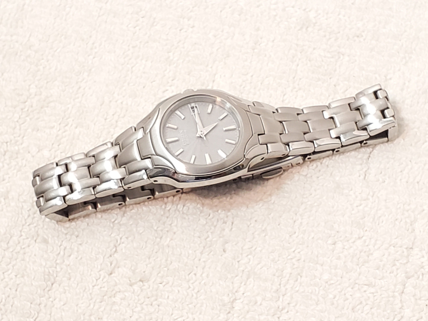 Citizen Eco Drive Date Women's Watch Gray Dial 316L Stainless Steel Vintage
