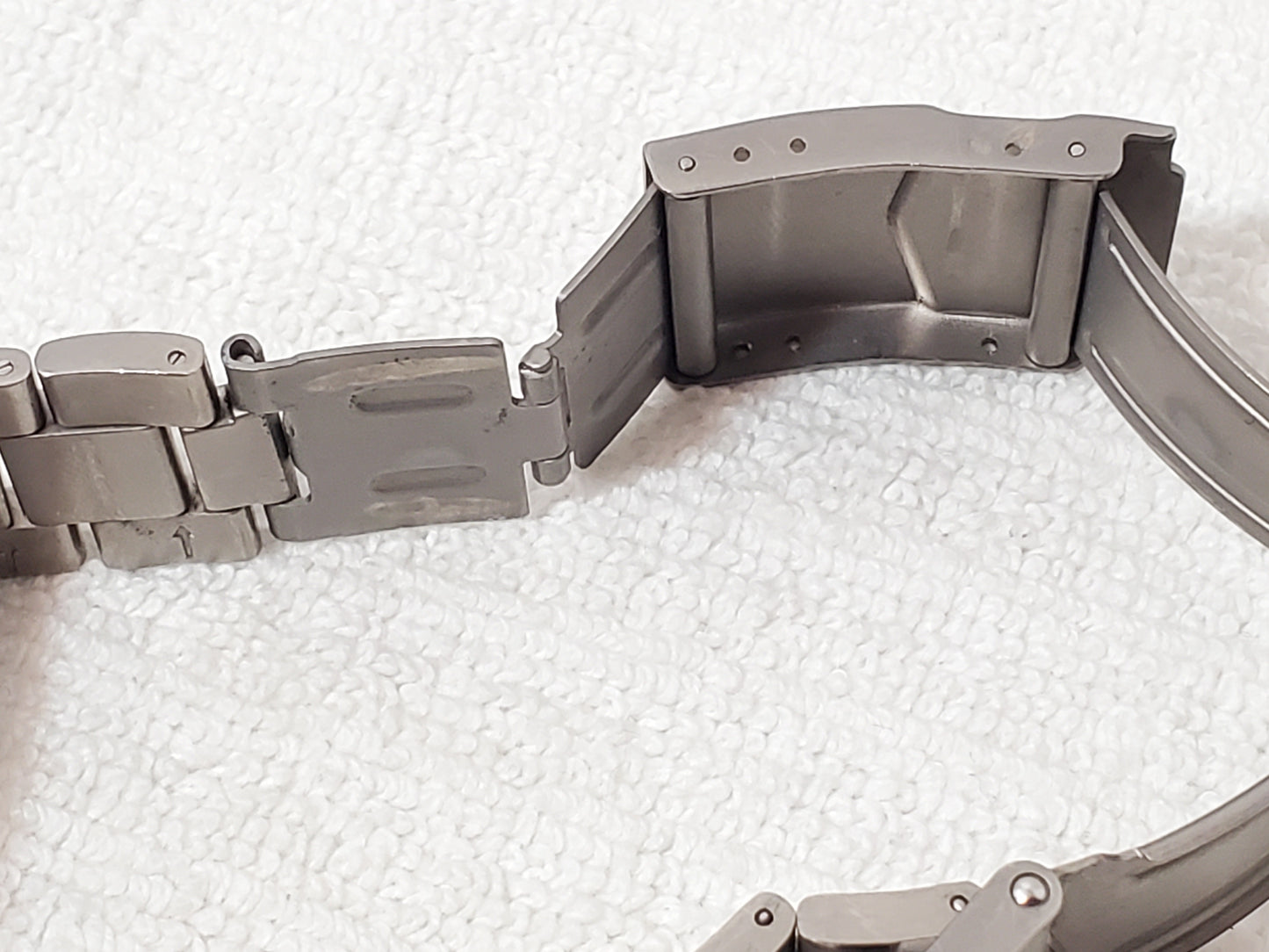Wenger Swiss Military Men Date Titanium Watch WR 100M Black Dial 1 Jewel Vintage