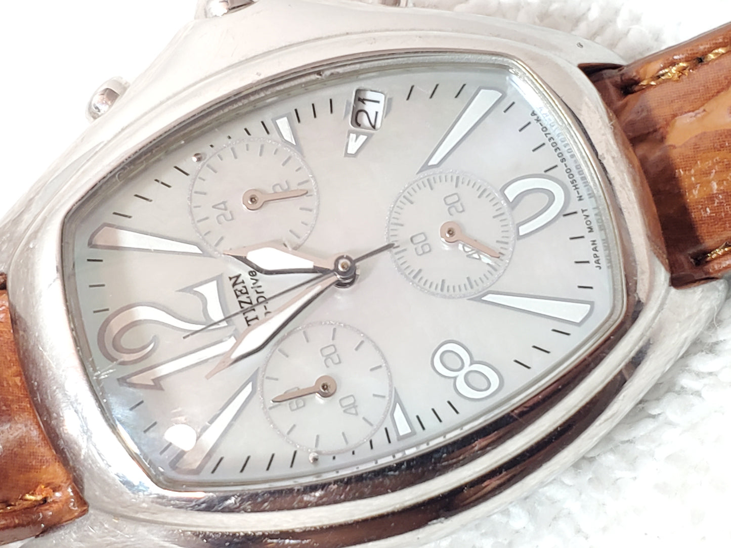 Vintage Citizen Eco Drive Women's Date Mother Pearl Dial Watch Leather Strap