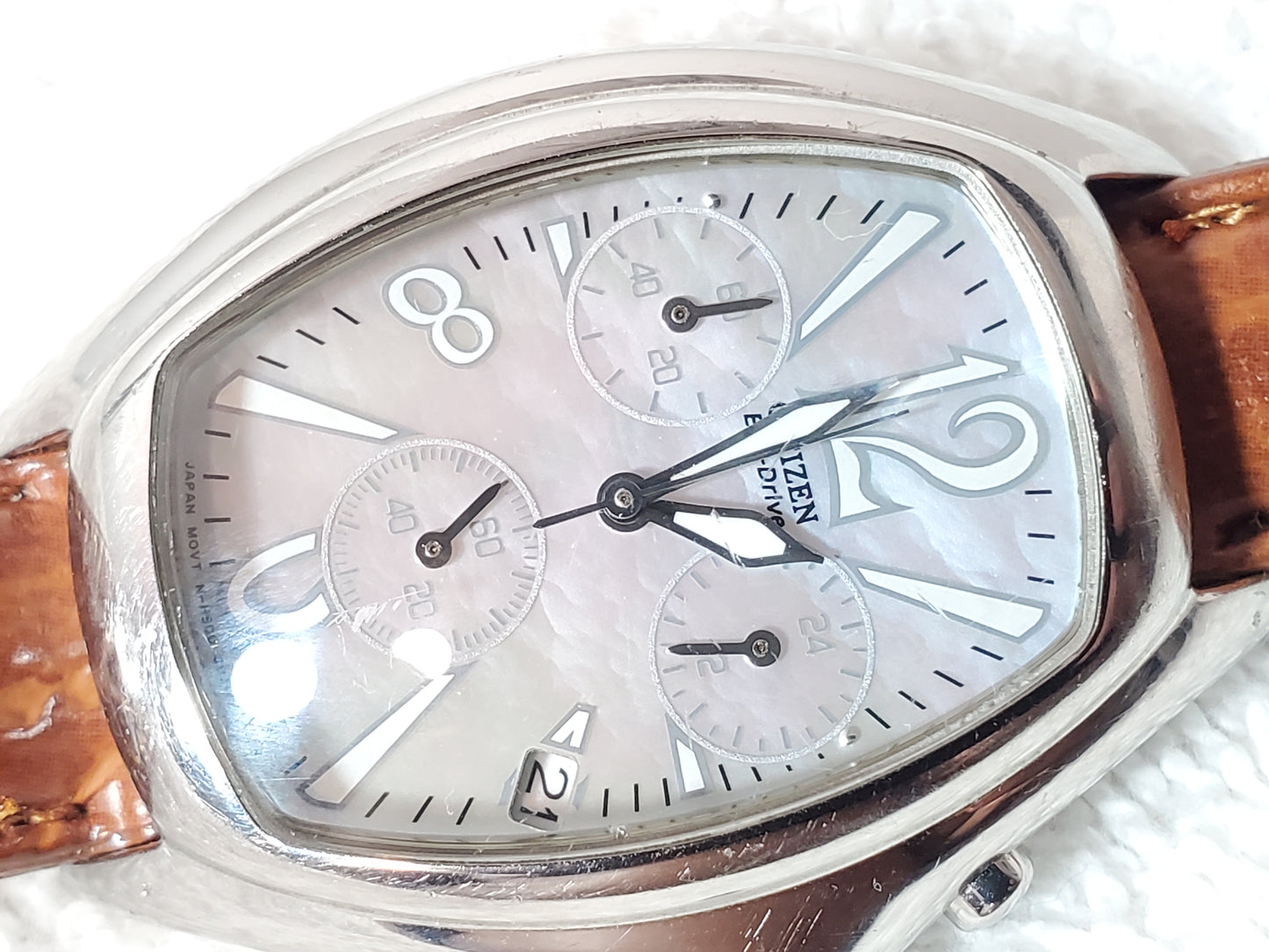 Vintage Citizen Eco Drive Women's Date Mother Pearl Dial Watch Leather Strap
