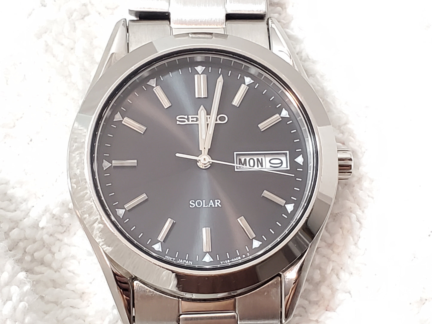 Seiko Solar Men's Watch Black Dial Stainless Steel Day Date Caliber V158