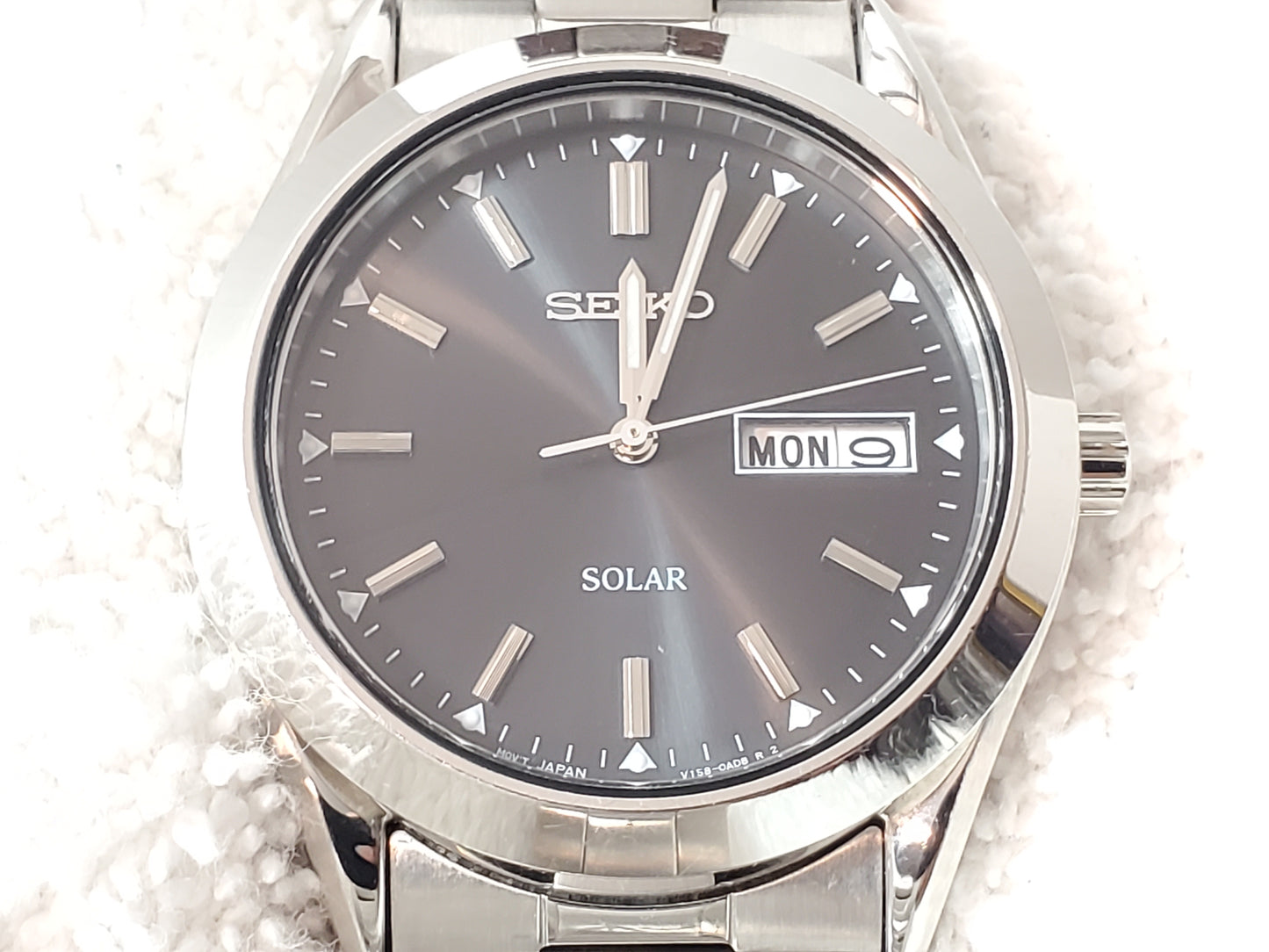 Seiko Solar Men's Watch Black Dial Stainless Steel Day Date Caliber V158