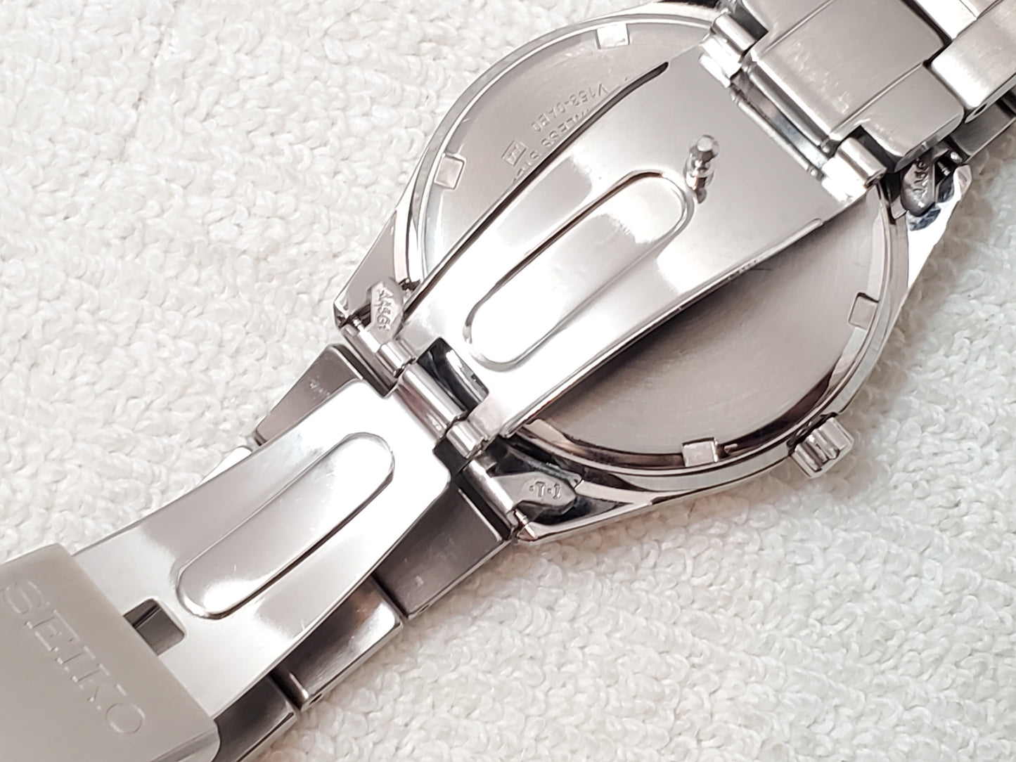 Seiko Solar Men's Watch Black Dial Stainless Steel Day Date Caliber V158