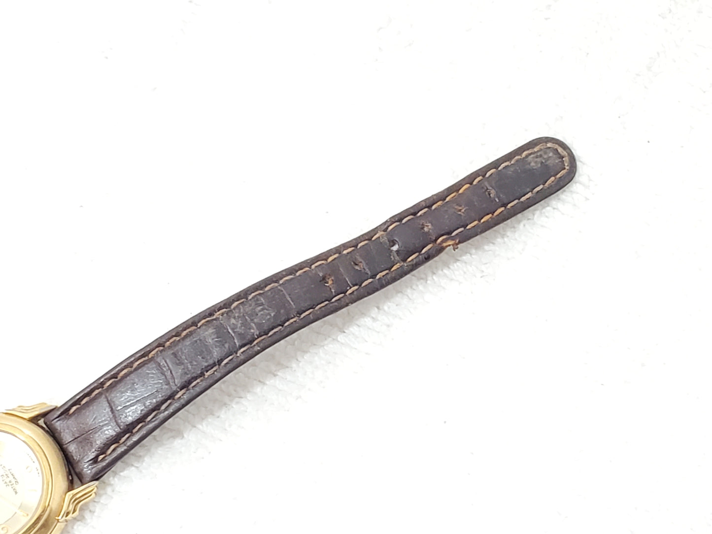 Vintage Elgin Swiss Quartz Women's Gold Tone Watch One Jewel Brown Leather Strap