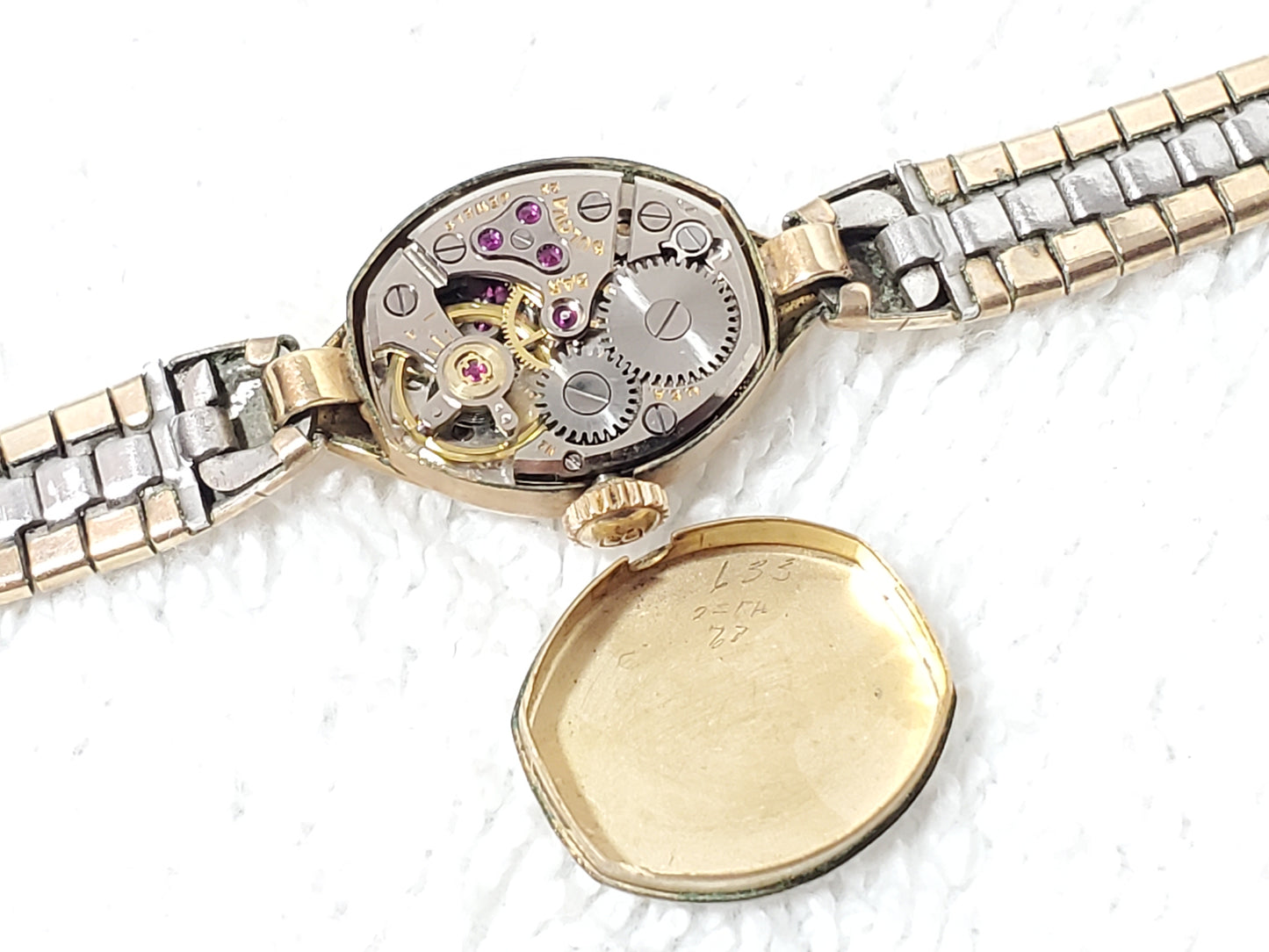 Vintage 1960's Bulova 23 Jewels Women's Wind Up Watch 10K Rolled Gold Plate USA