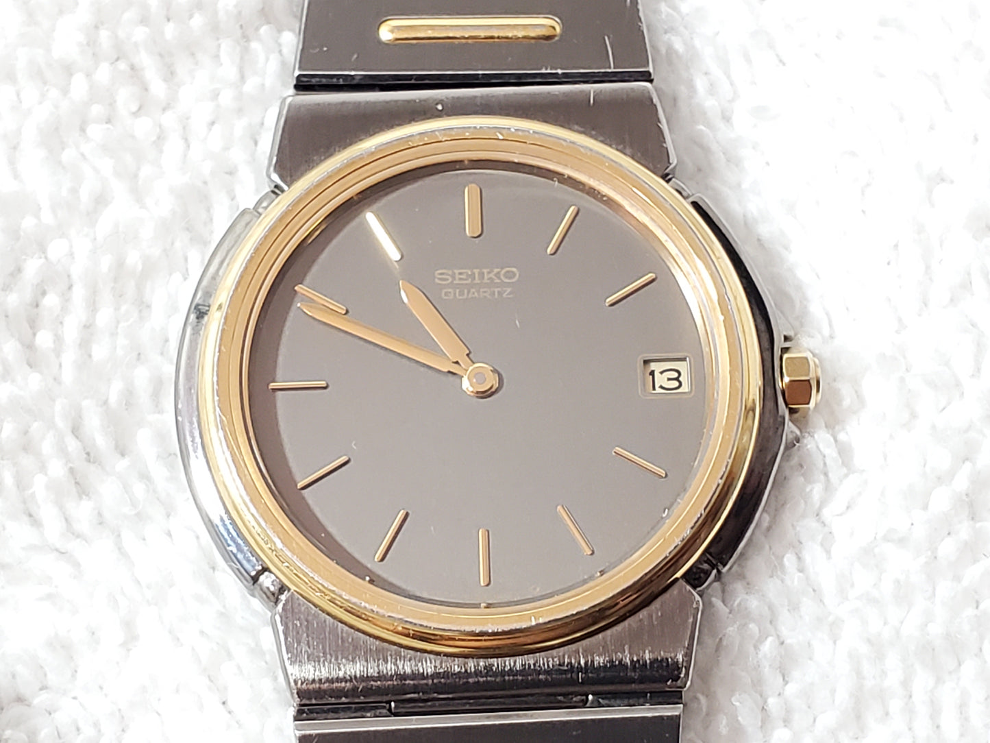Vintage Seiko Men's Gray Dial Date Watch Five Jewels Gold Tone Stainless Steel