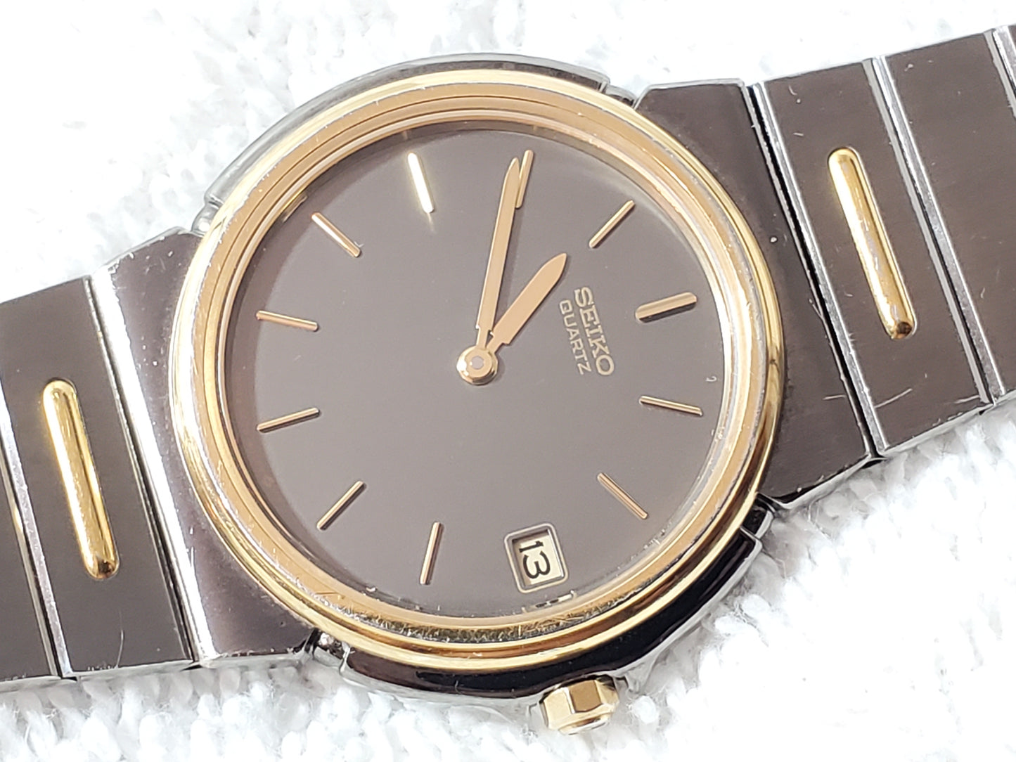 Vintage Seiko Men's Gray Dial Date Watch Five Jewels Gold Tone Stainless Steel