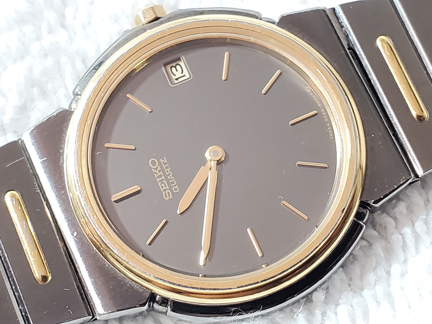 Vintage Seiko Men's Gray Dial Date Watch Five Jewels Gold Tone Stainless Steel