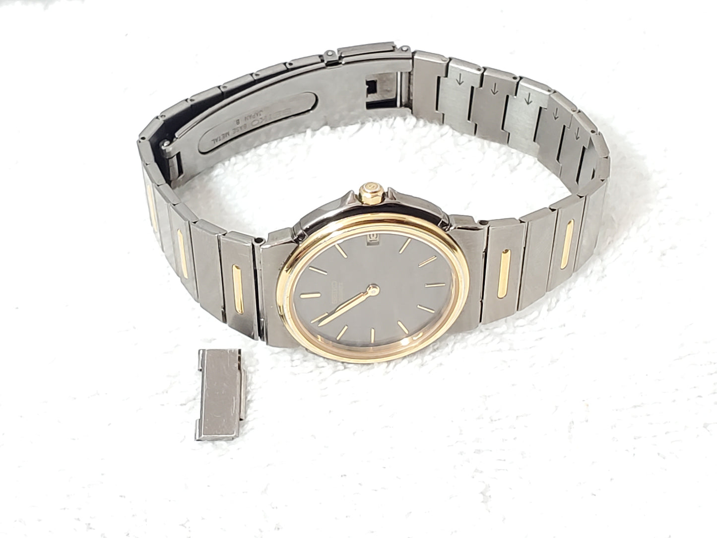 Vintage Seiko Men's Gray Dial Date Watch Five Jewels Gold Tone Stainless Steel