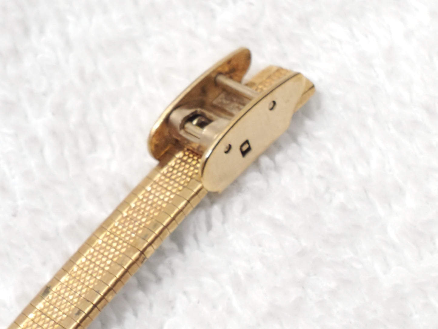 Vintage Armitron Diamonds Bezel Gold Tone Women's Watch Stainless Steel 1 Jewel