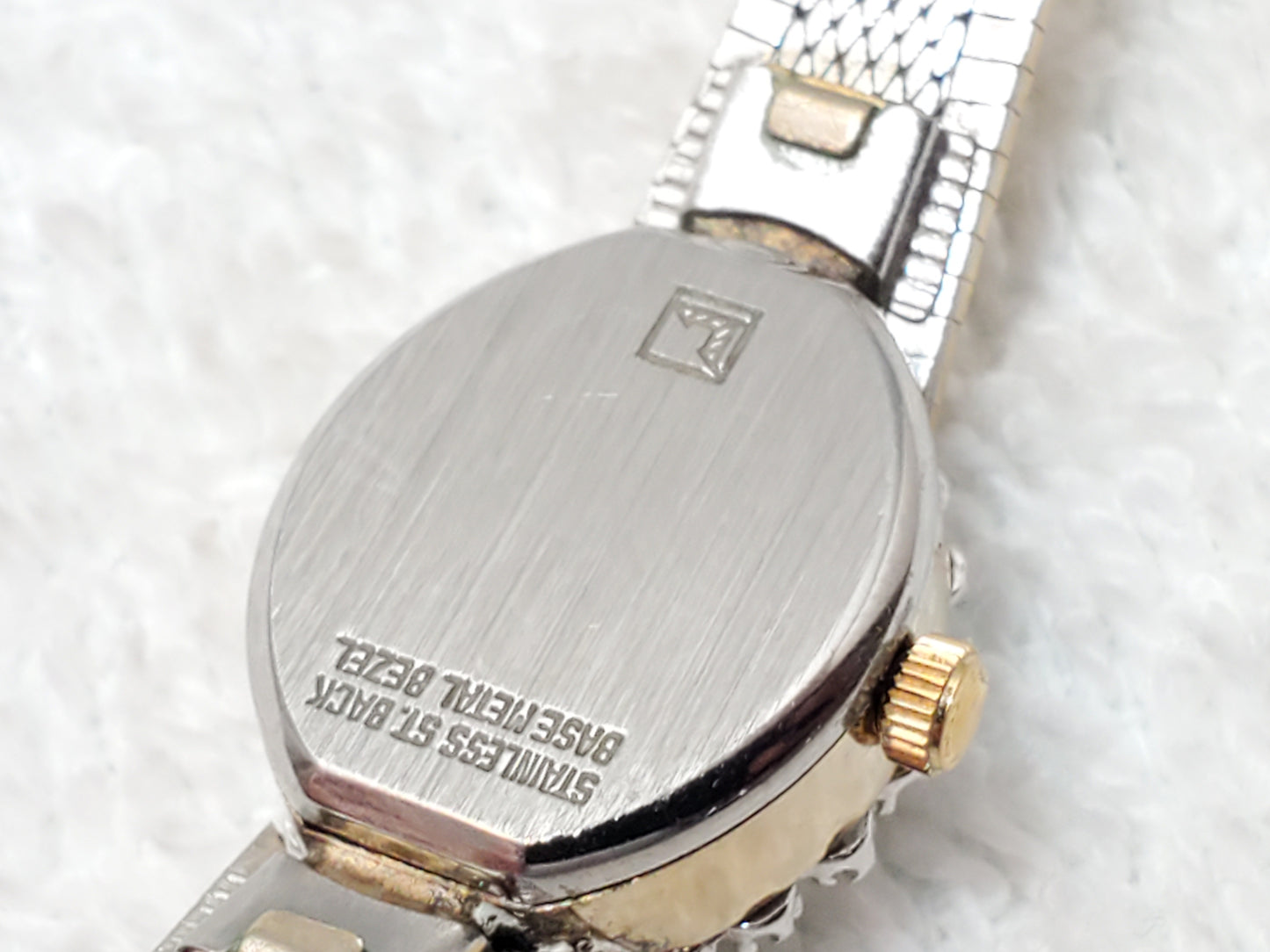 Vintage Armitron Diamonds Bezel Gold Tone Women's Watch Stainless Steel 1 Jewel