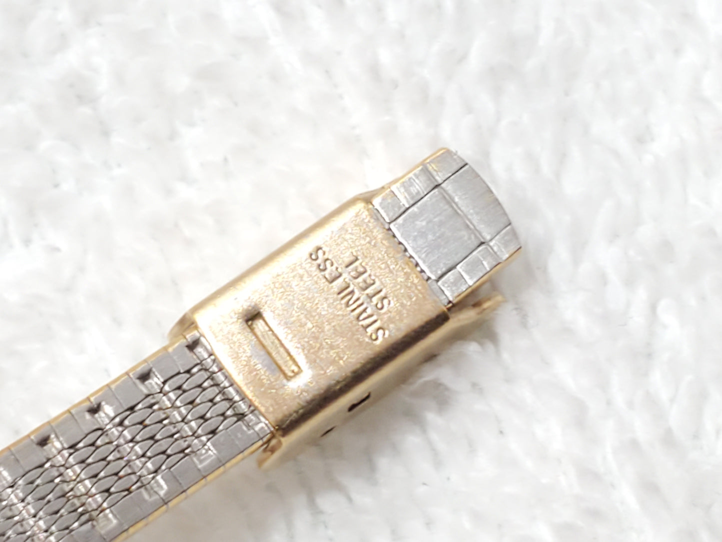 Vintage Armitron Diamonds Bezel Gold Tone Women's Watch Stainless Steel 1 Jewel