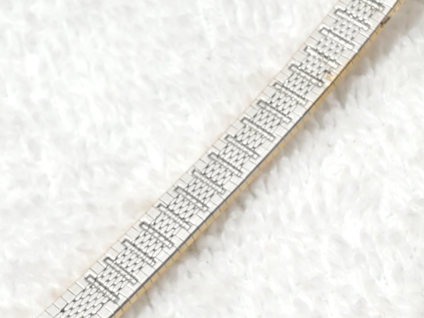Vintage Armitron Diamonds Bezel Gold Tone Women's Watch Stainless Steel 1 Jewel