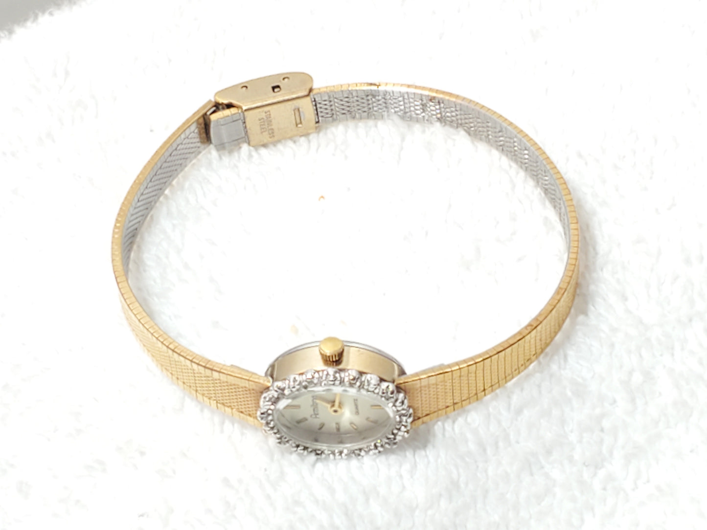 Vintage Armitron Diamonds Bezel Gold Tone Women's Watch Stainless Steel 1 Jewel