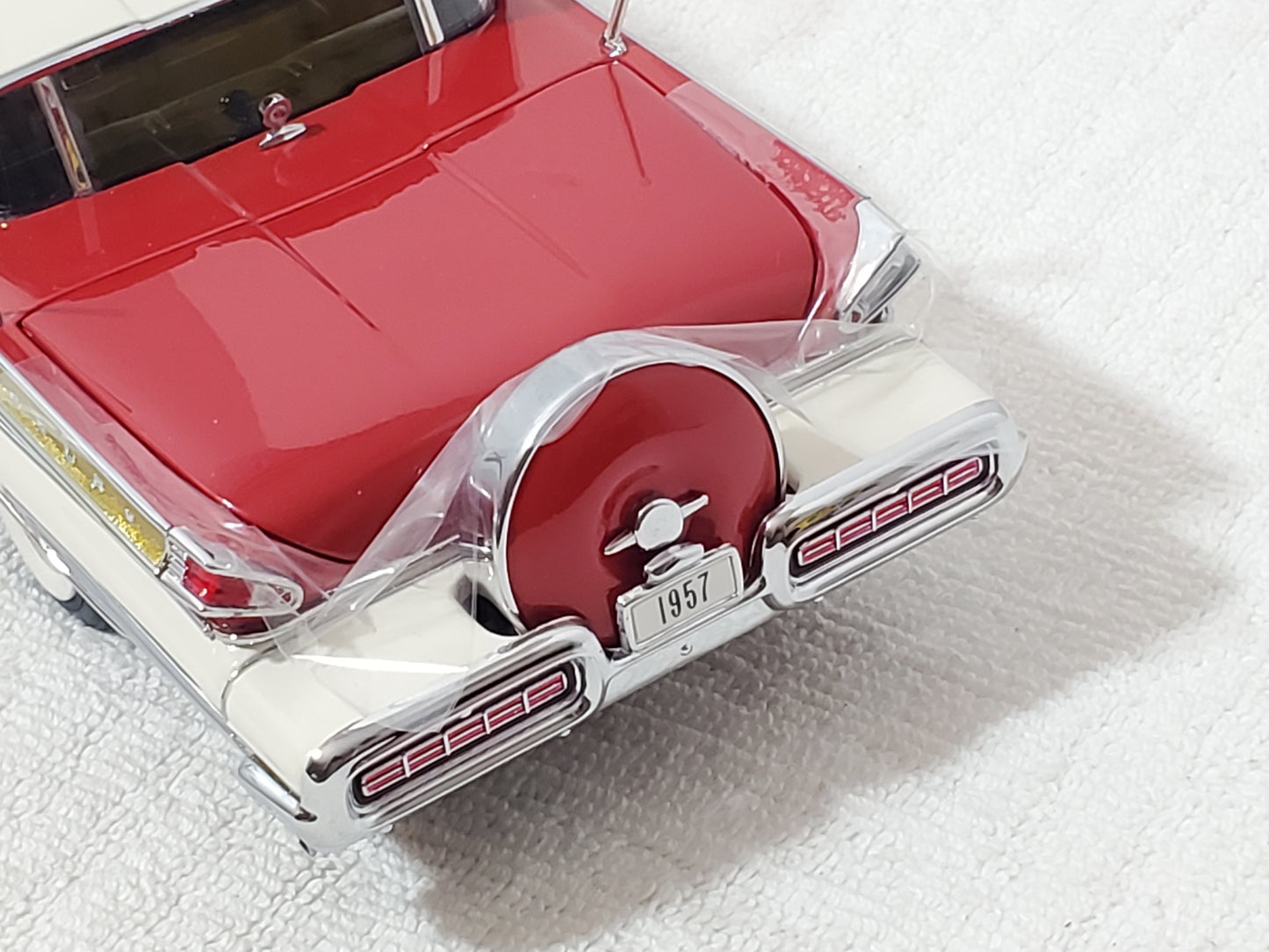 Danbury Mint 1957 Mercury Turnpike Cruiser 1:24 Diecast Red White Vintage NIB