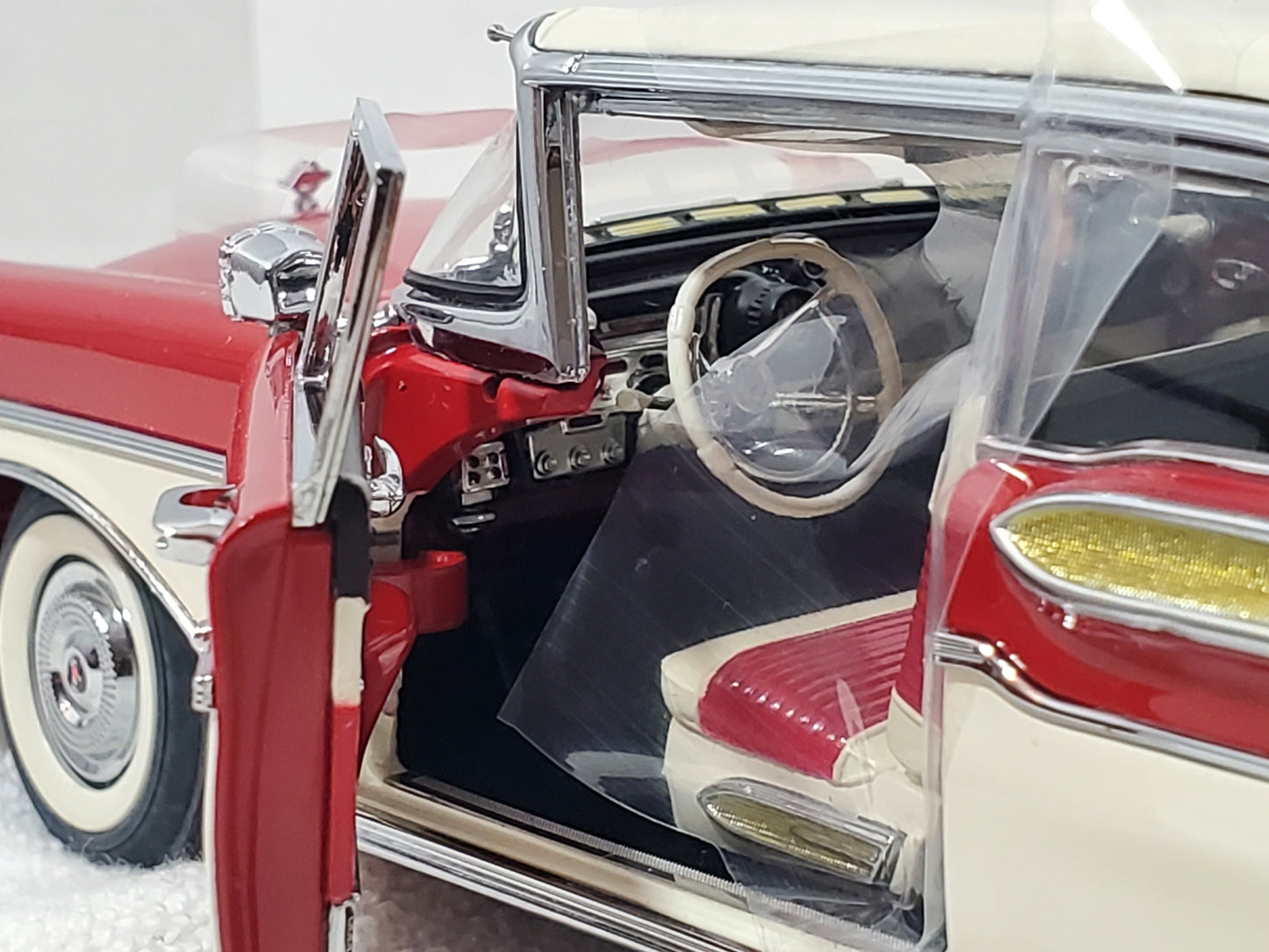 Danbury Mint 1957 Mercury Turnpike Cruiser 1:24 Diecast Red White Vintage NIB