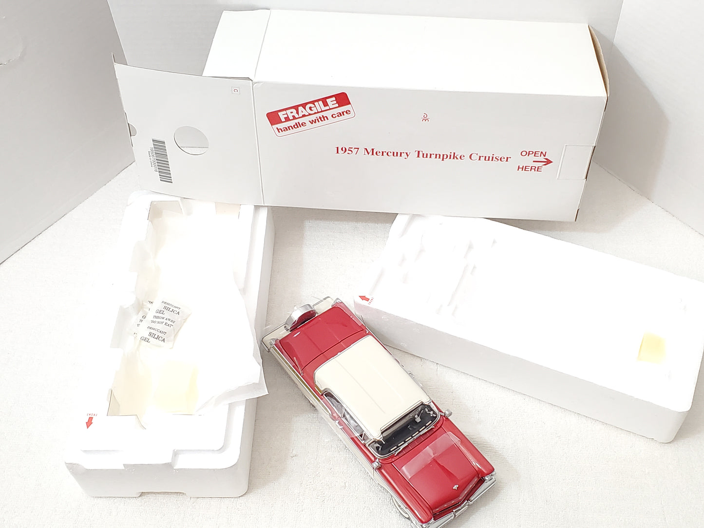 Danbury Mint 1957 Mercury Turnpike Cruiser 1:24 Diecast Red White Vintage NIB