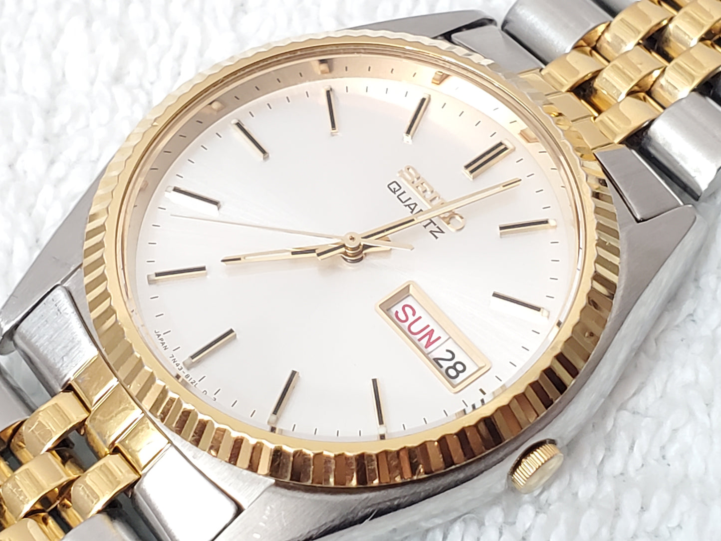 Vintage Seiko Mens Presidential Quartz Watch Gold Tone Stainless Steel Day Date