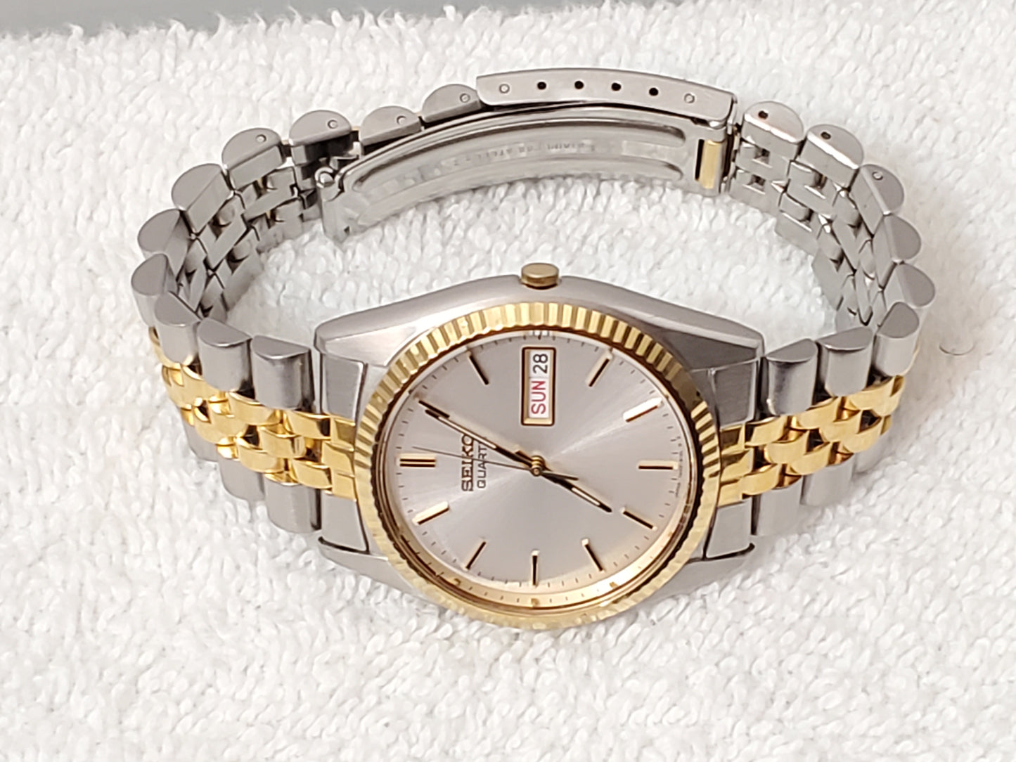 Vintage Seiko Mens Presidential Quartz Watch Gold Tone Stainless Steel Day Date