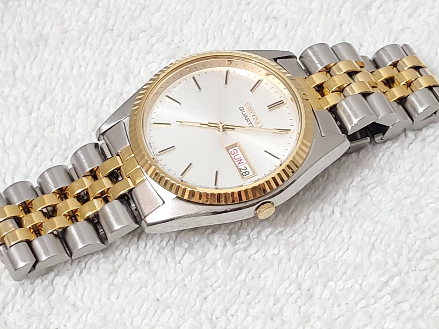 Vintage Seiko Mens Presidential Quartz Watch Gold Tone Stainless Steel Day Date