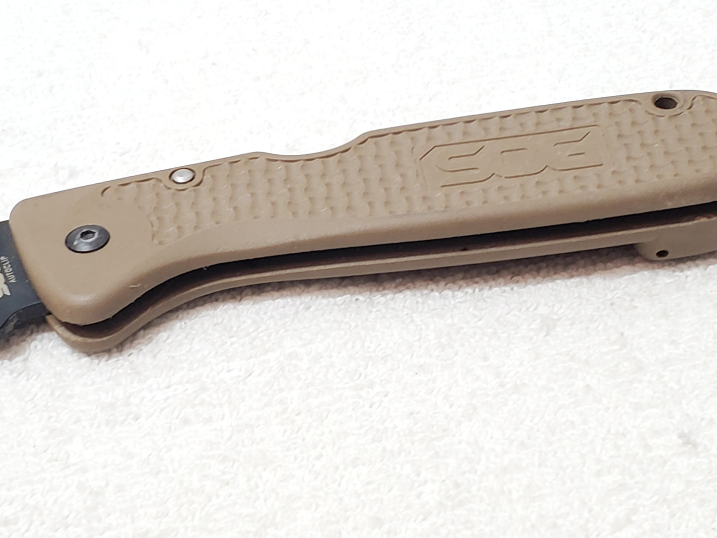 Vintage SOG Autoclip Pocket Knife Black Blade Coyote Tan Handle Discontinued
