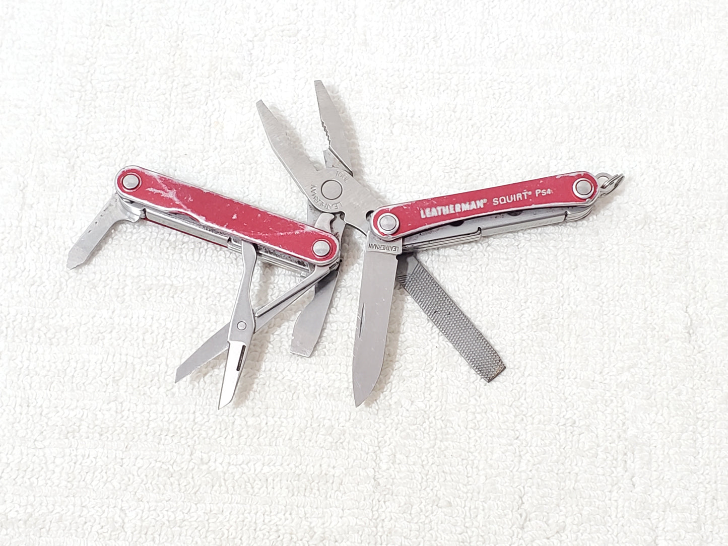 Leatherman Squirt PS4 Red Pocket Multi-Tool Keychain Pliers Scissors File