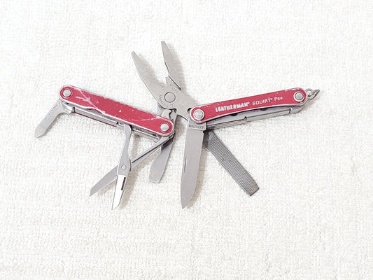 Leatherman Squirt PS4 Red Pocket Multi-Tool Keychain Pliers Scissors File