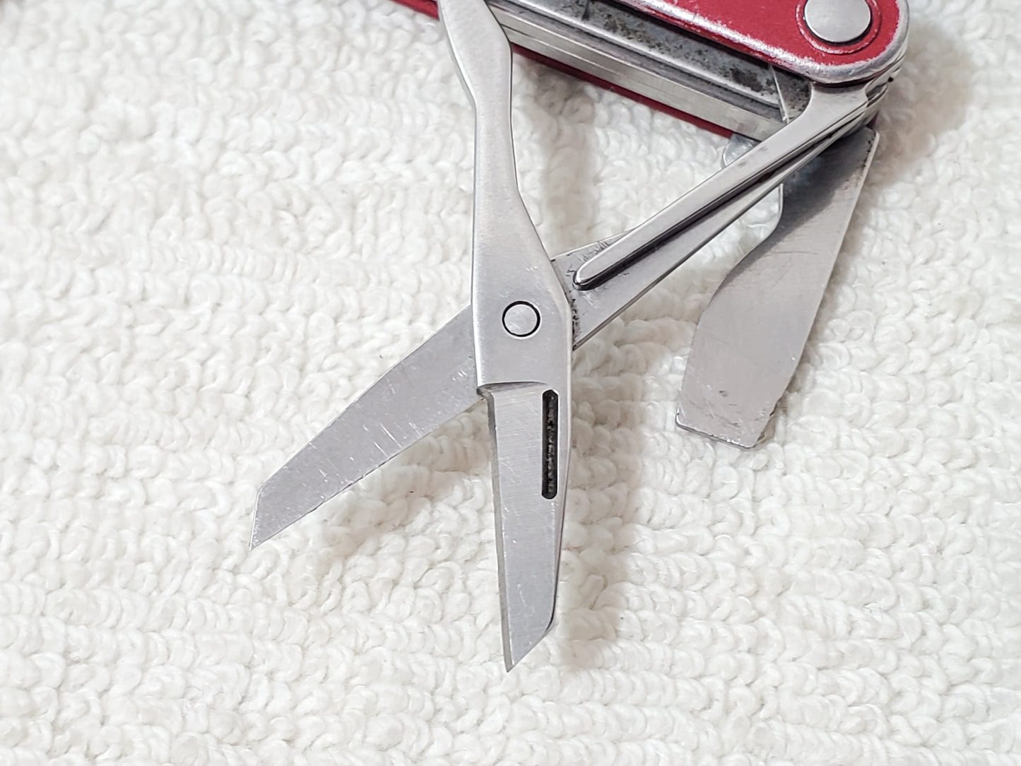 Leatherman Squirt PS4 Red Pocket Multi-Tool Keychain Pliers Scissors File