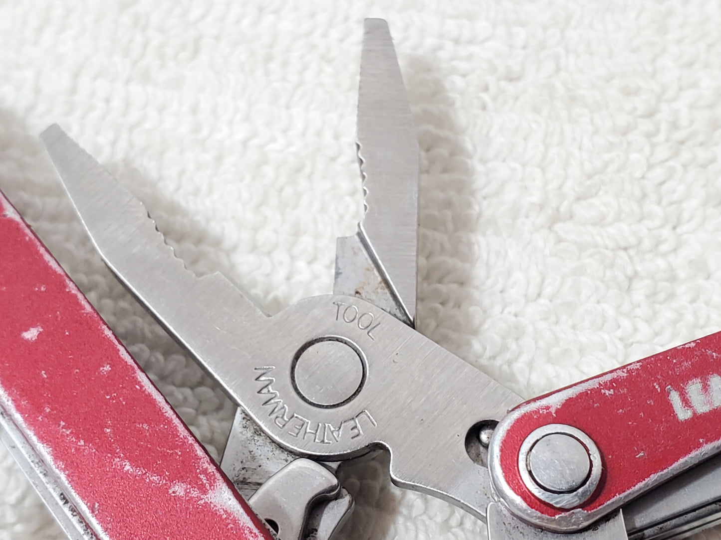Leatherman Squirt PS4 Red Pocket Multi-Tool Keychain Pliers Scissors File