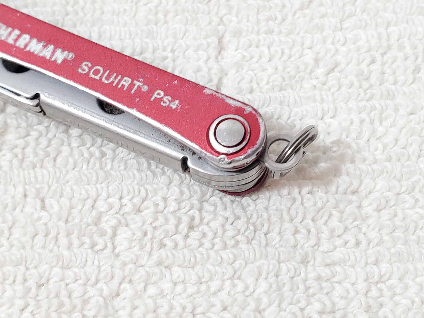Leatherman Squirt PS4 Red Pocket Multi-Tool Keychain Pliers Scissors File