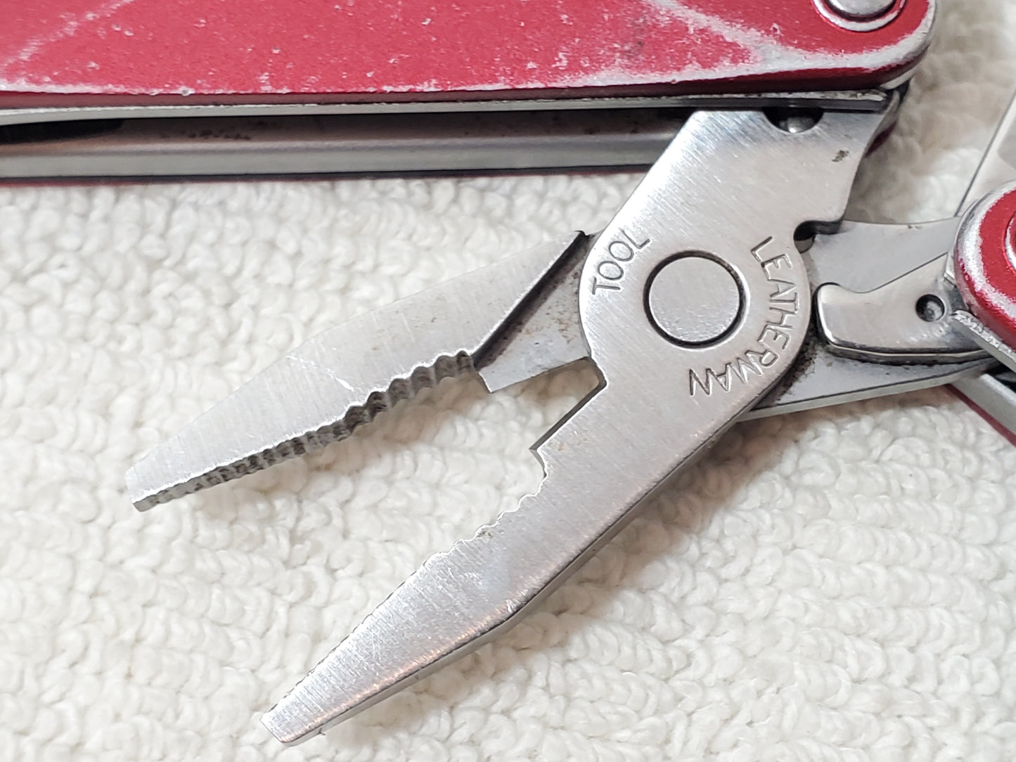 Leatherman Squirt PS4 Red Pocket Multi-Tool Keychain Pliers Scissors File