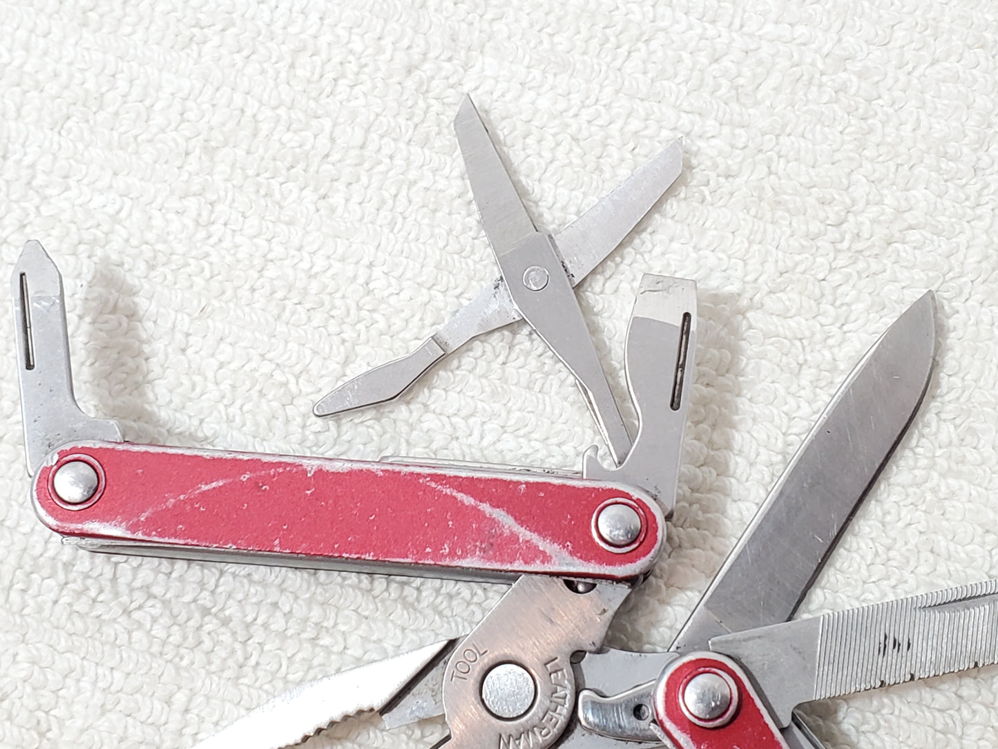 Leatherman Squirt PS4 Red Pocket Multi-Tool Keychain Pliers Scissors File