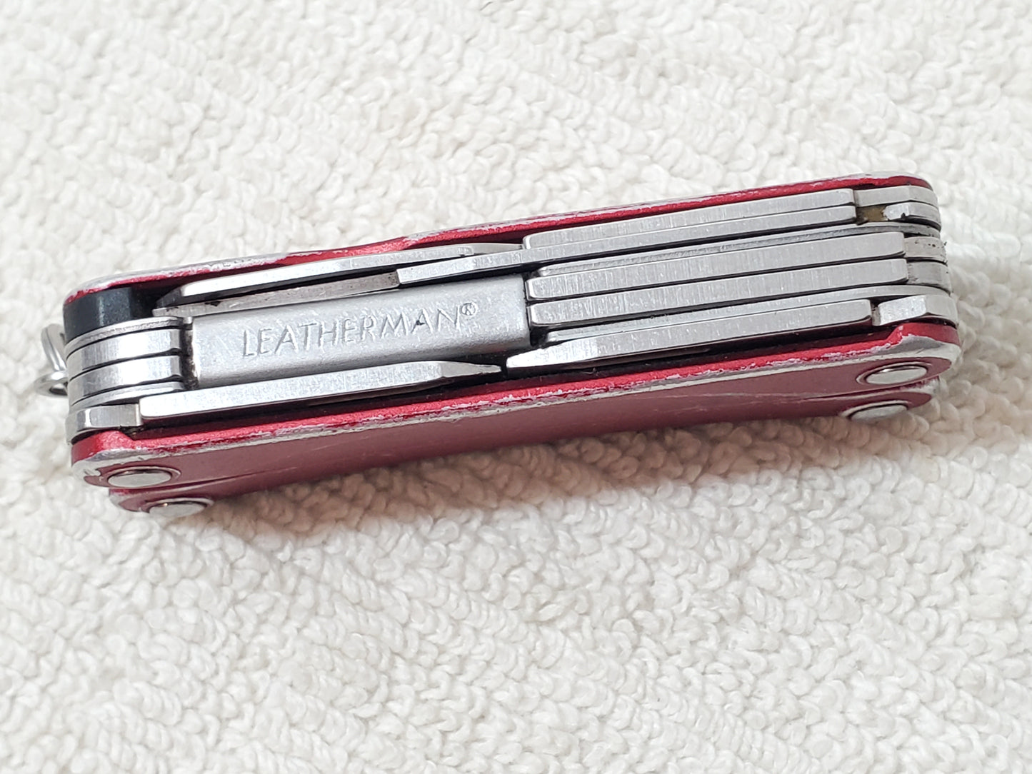 Leatherman Squirt PS4 Red Pocket Multi-Tool Keychain Pliers Scissors File