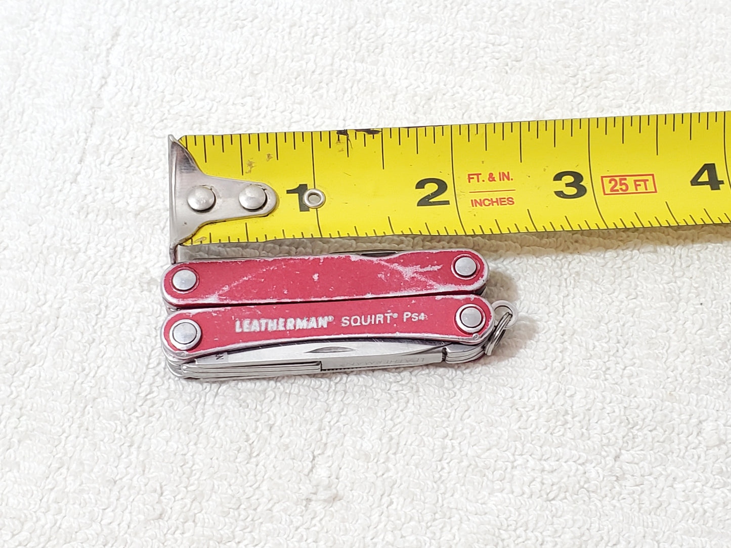 Leatherman Squirt PS4 Red Pocket Multi-Tool Keychain Pliers Scissors File