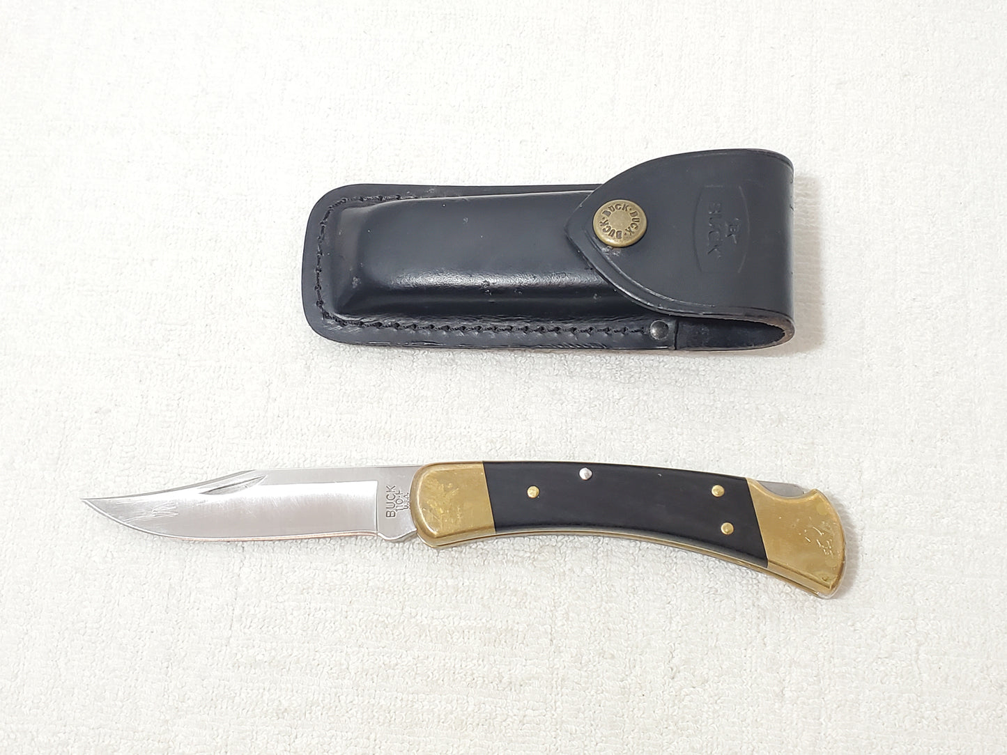 Vintage Buck 110 Folding Hunter Knife Wood Brass Lockback Black Leather Sheath