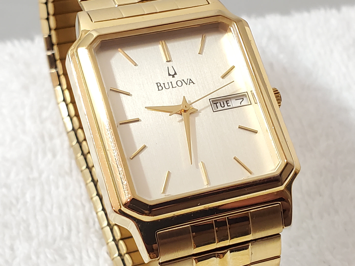 Vintage Bulova Gold Plated Day Date Mens Quartz Tank Watch Retro Classic C969346