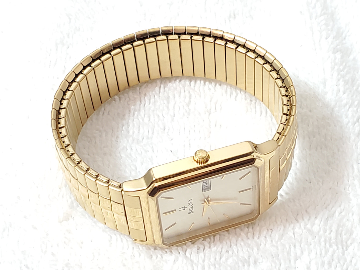 Vintage Bulova Gold Plated Day Date Mens Quartz Tank Watch Retro Classic C969346