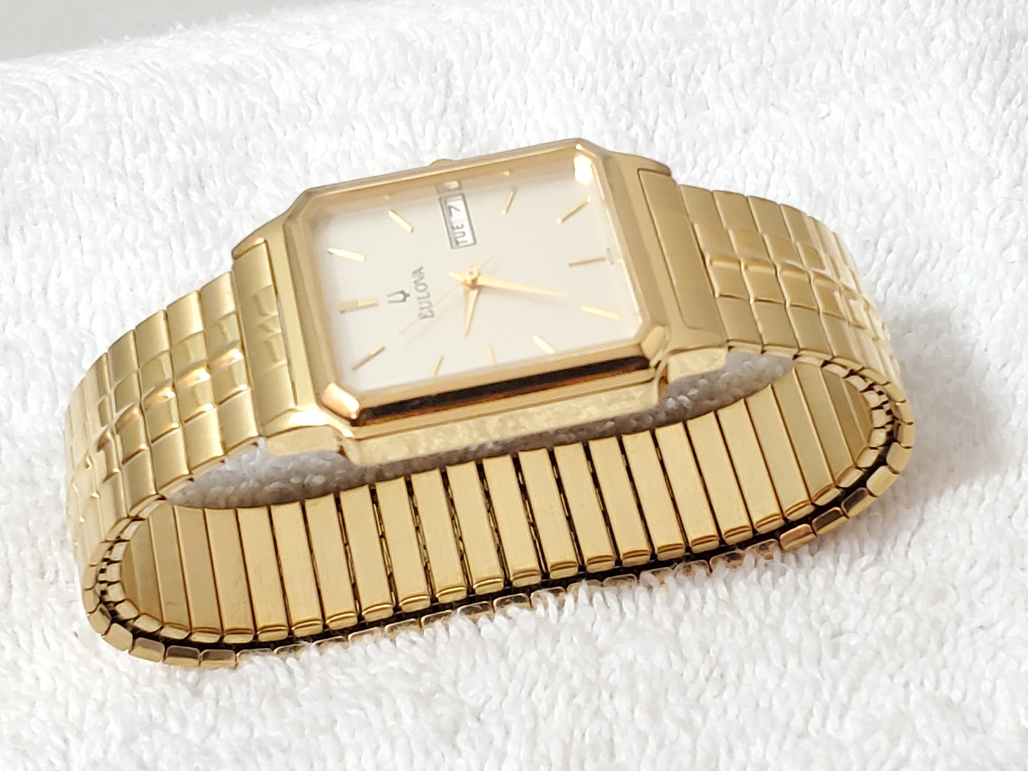 Vintage Bulova Gold Plated Day Date Mens Quartz Tank Watch Retro Classic C969346