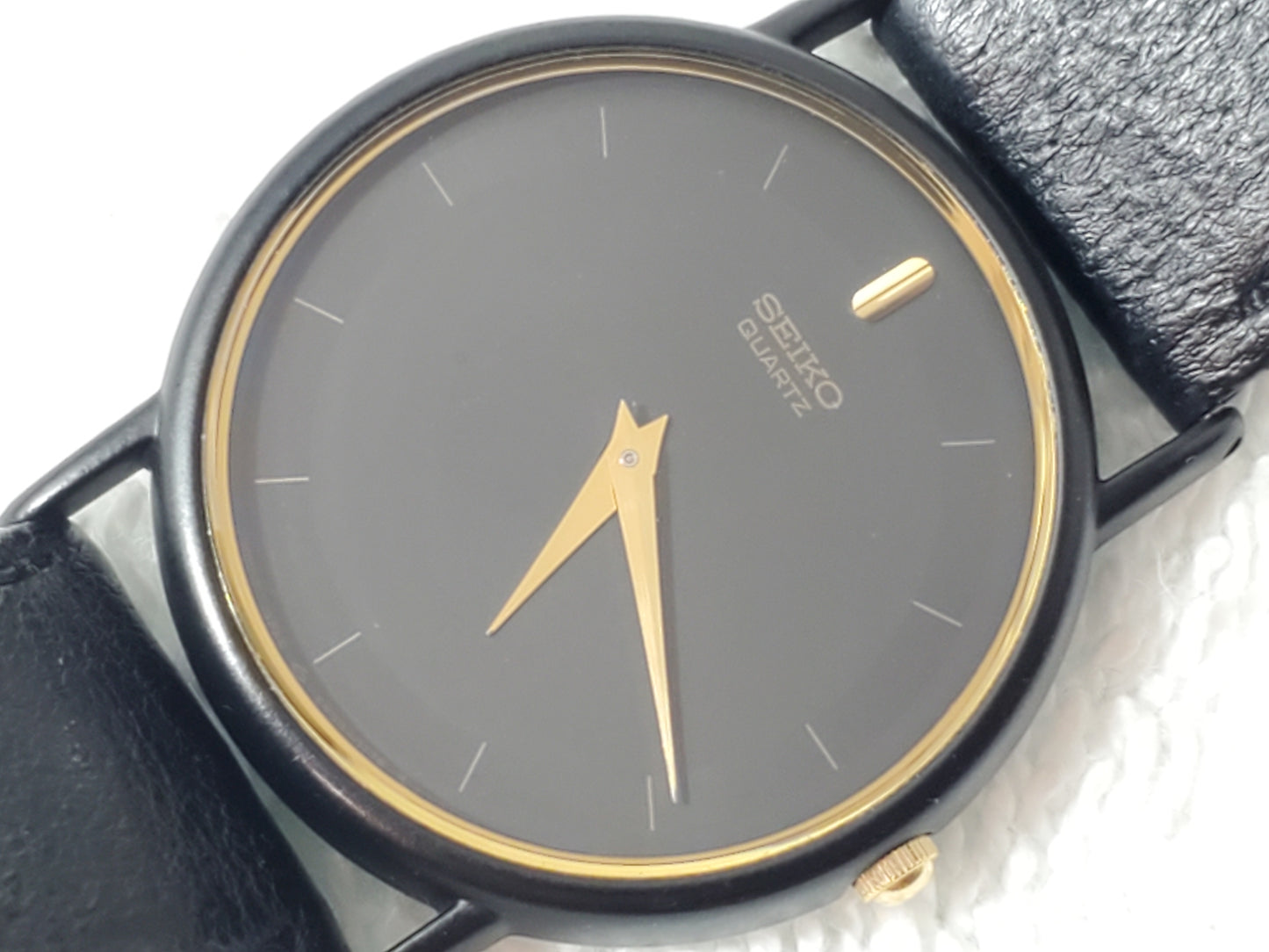 Vintage Seiko Women's Quartz Watch Black Dial Gold Tone Leather Band One Jewel
