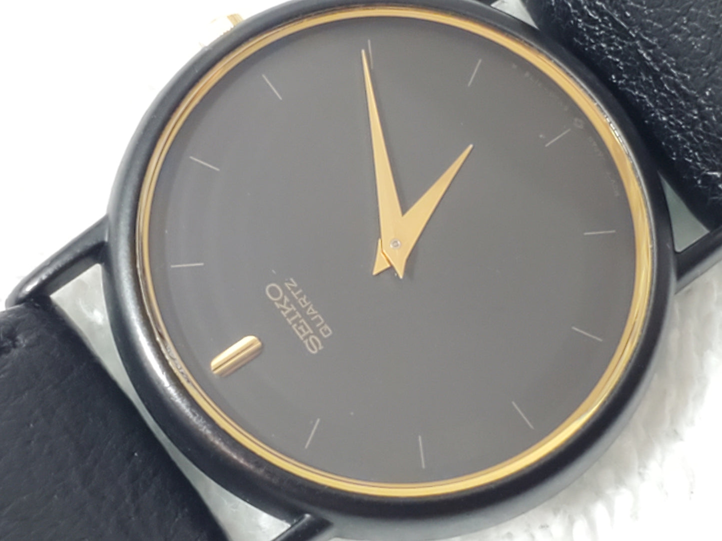 Vintage Seiko Women's Quartz Watch Black Dial Gold Tone Leather Band One Jewel