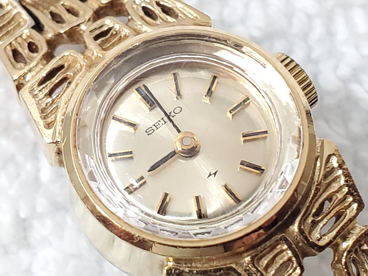 Vintage 1970's Seiko Ladies Cocktail Manual Wind Watch Faceted Crystal 17 Jewels
