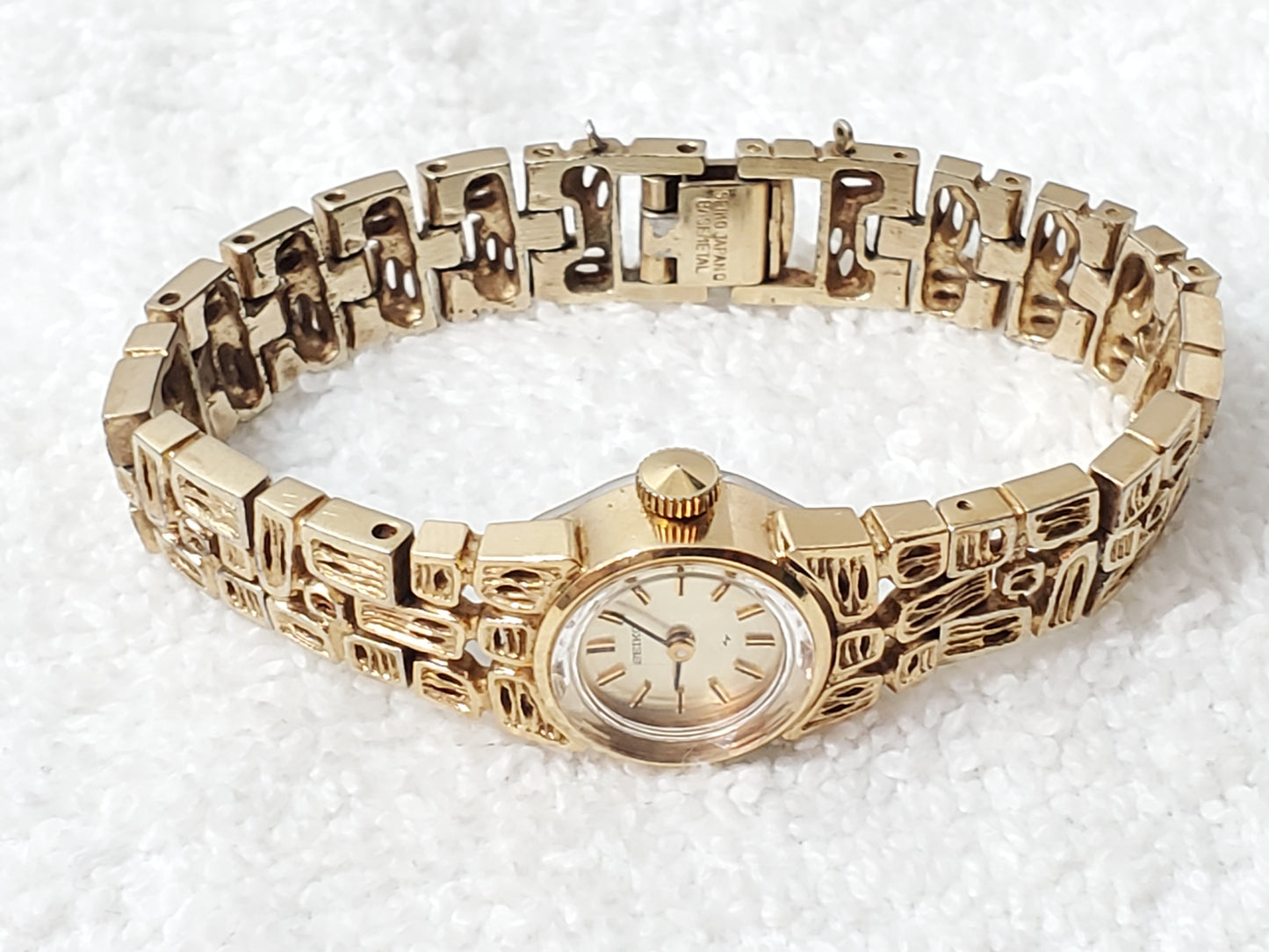 Vintage 1970's Seiko Ladies Cocktail Manual Wind Watch Faceted Crystal 17 Jewels