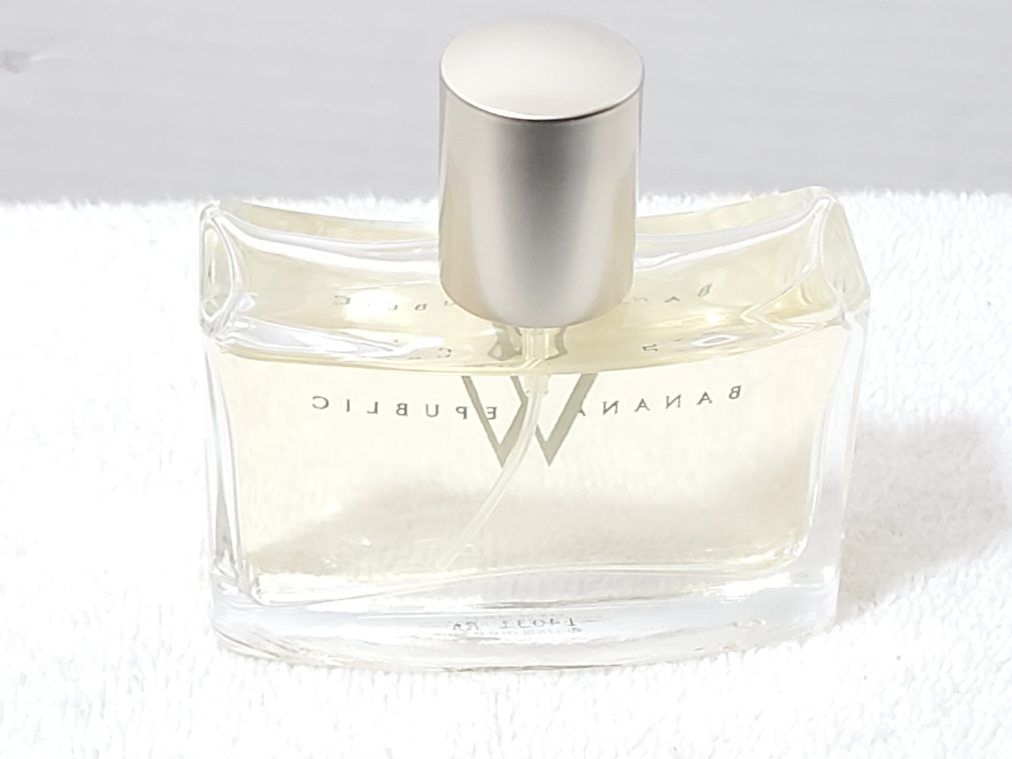 Banana Republic W Eau de Parfum 1.7 oz / 50ml EDP Spray Vintage Batch Code 14031