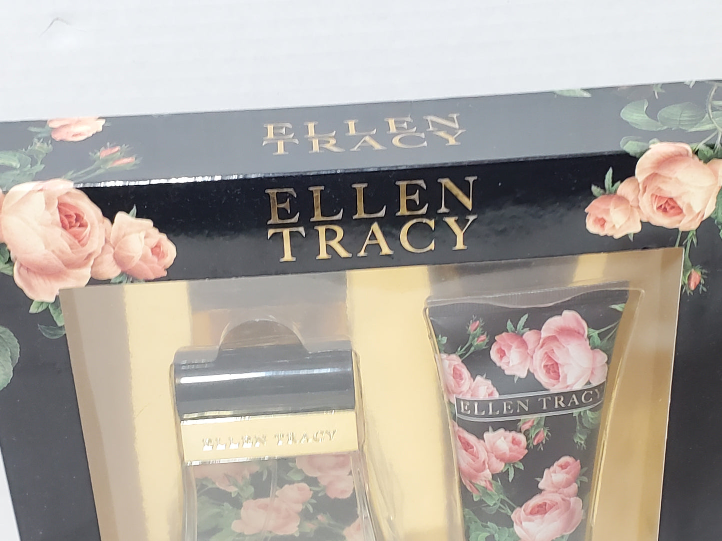 Ellen Tracy Courageous 2-Piece Gift Set 3.4 oz EDP Spray & 3.4 oz Body Lotion