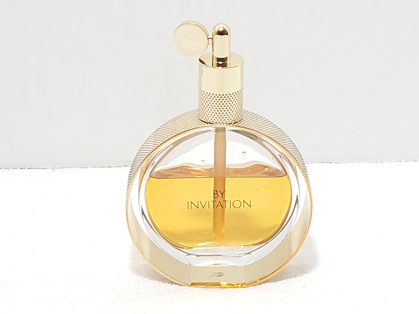 Michael Buble By Invitation Eau De Parfum Spray 1.7 oz / 50ml Gold Tone Women