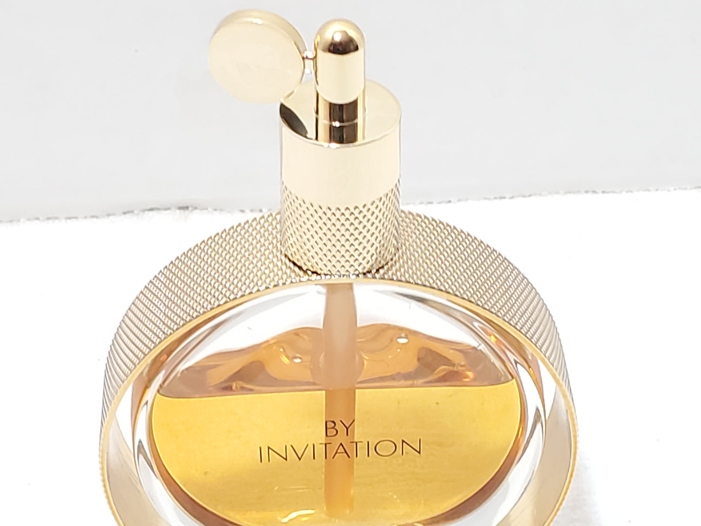 Michael Buble By Invitation Eau De Parfum Spray 1.7 oz / 50ml Gold Tone Women