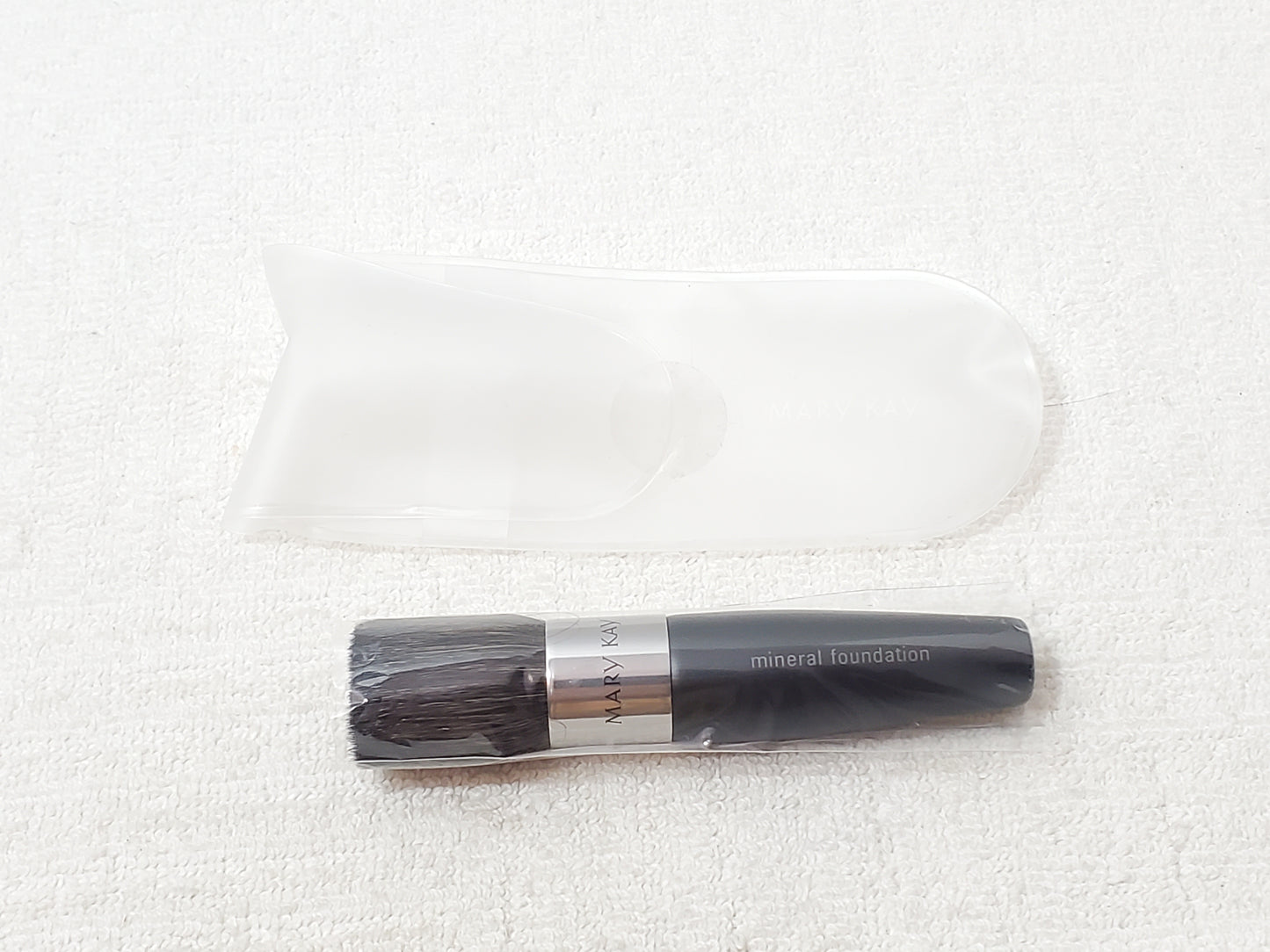 Mary Kay Mineral Powder Foundation Makeup Brush New in Sleeve Black Silver
