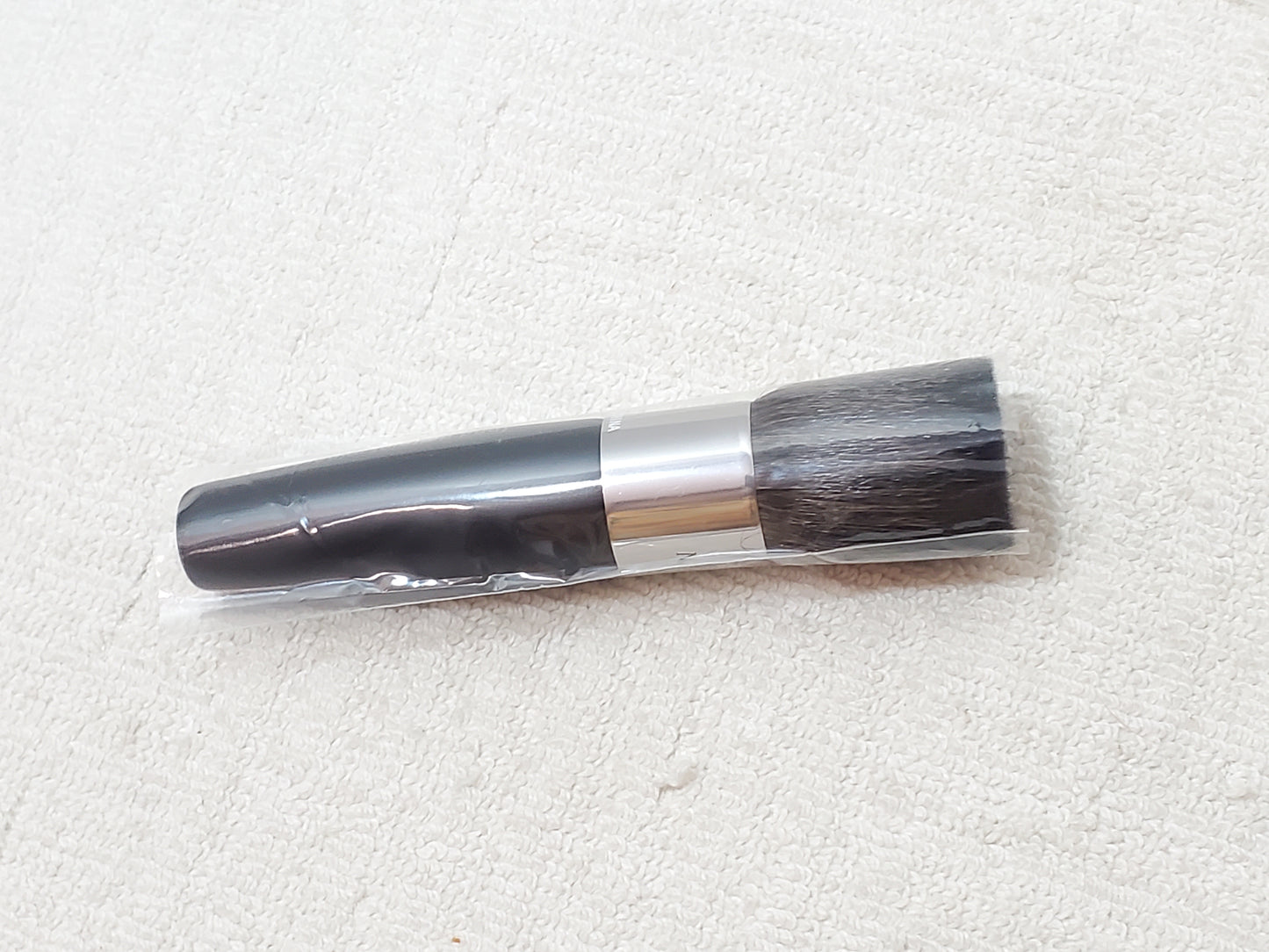 Mary Kay Mineral Powder Foundation Makeup Brush New in Sleeve Black Silver