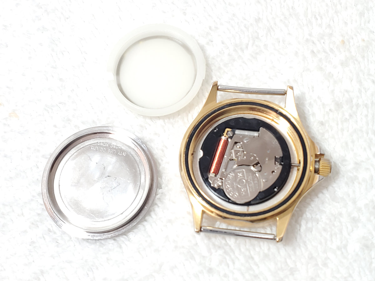 Vintage L.L. Bean Men's Quartz Date Watch White Dial Gold Tone WR 100M One Jewel