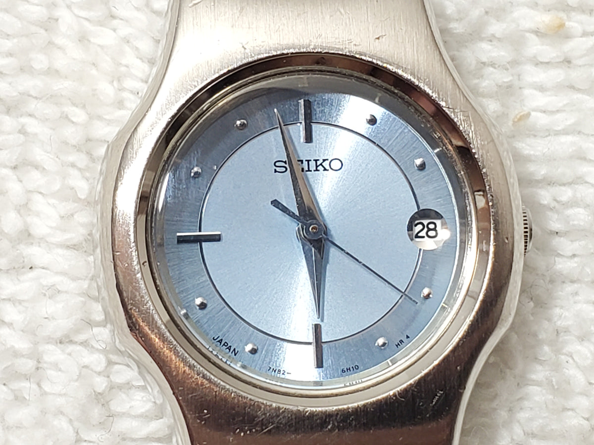 Vintage Seiko Light Blue Sunburst Dial Date Women's Quartz Watch Stainless Steel